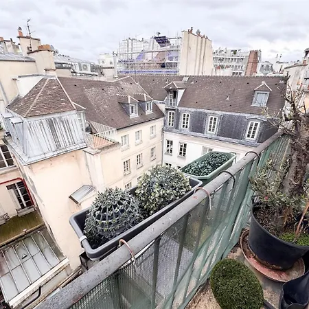 8 Historic Latin Quarter Flat Walk To Louvre & Metro Paris