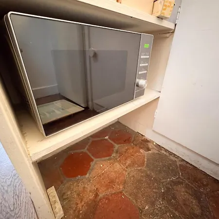 8 Historic Latin Quarter Flat Walk To Louvre & Metro Paris