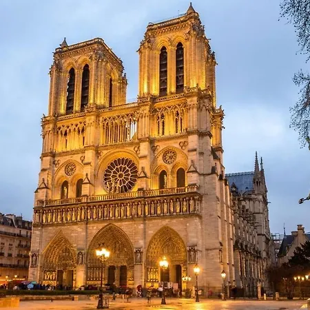 8 Historic Latin Quarter Flat Walk To Louvre & Metro Parijs